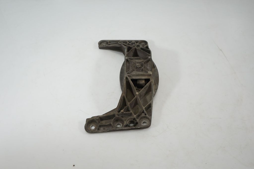 Gearbox mounting bracket (4)