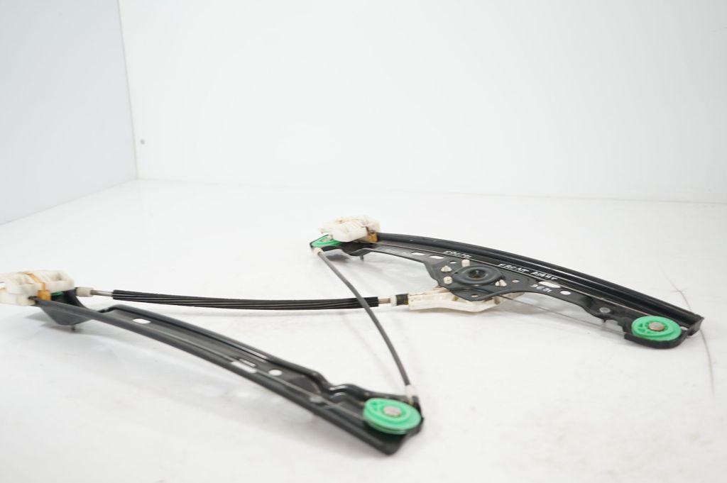 Front door window regulator with motor (7)