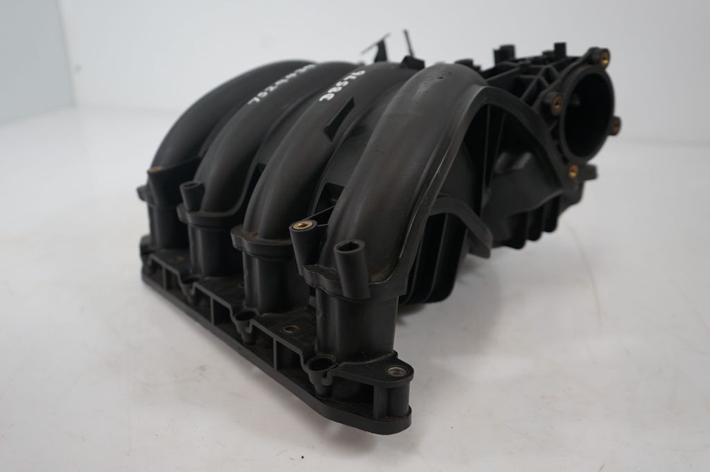 Intake manifold (8)