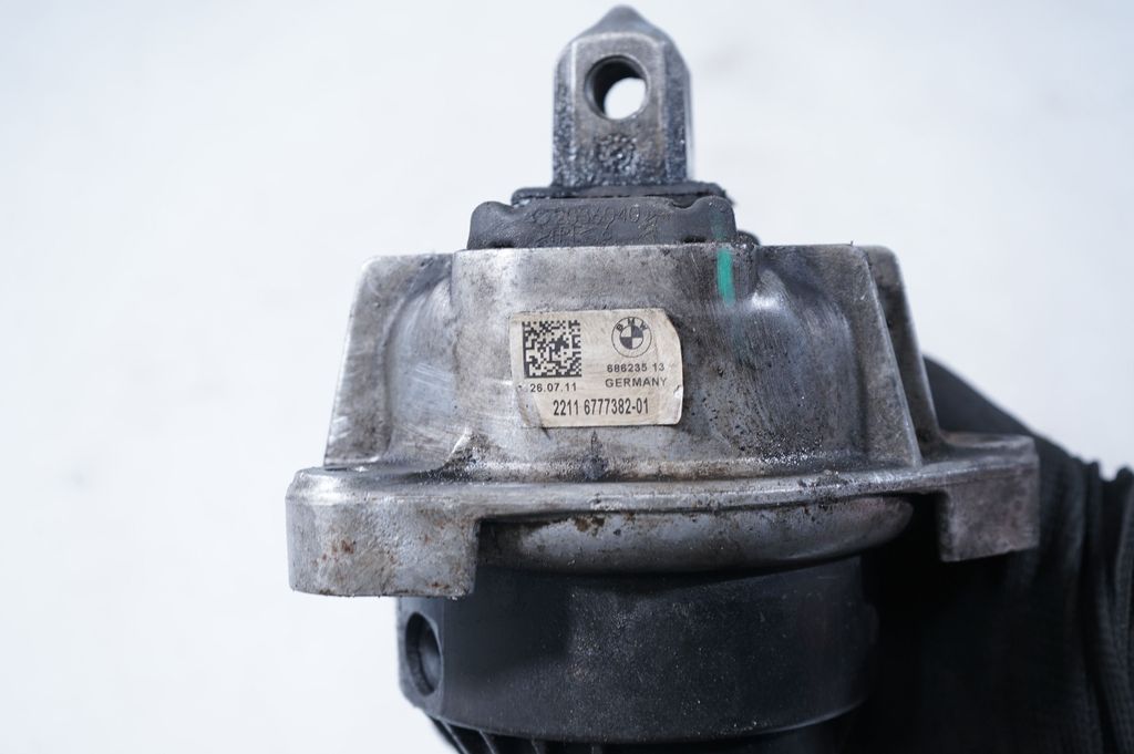 Engine mount bracket (7)