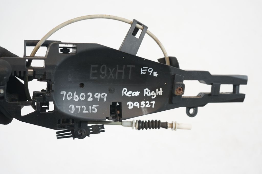 Rear door exterior handle/bracket (7)