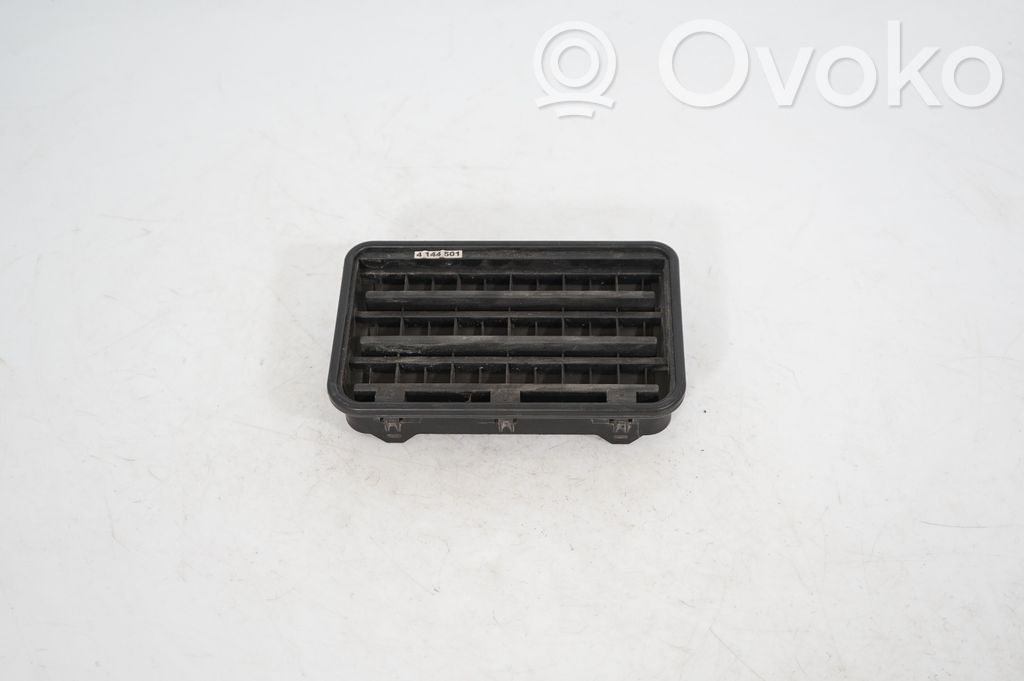 Quarter panel pressure vent (3)