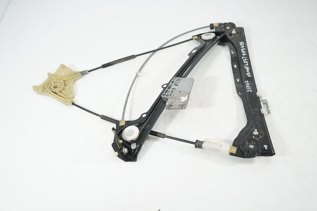 Front door window regulator with motor (4)