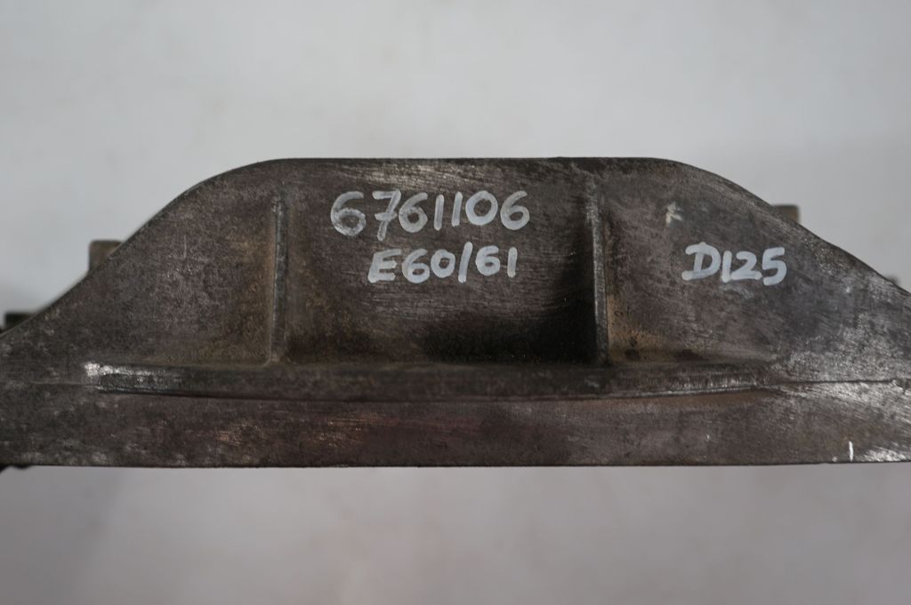 Gearbox mounting bracket (7)