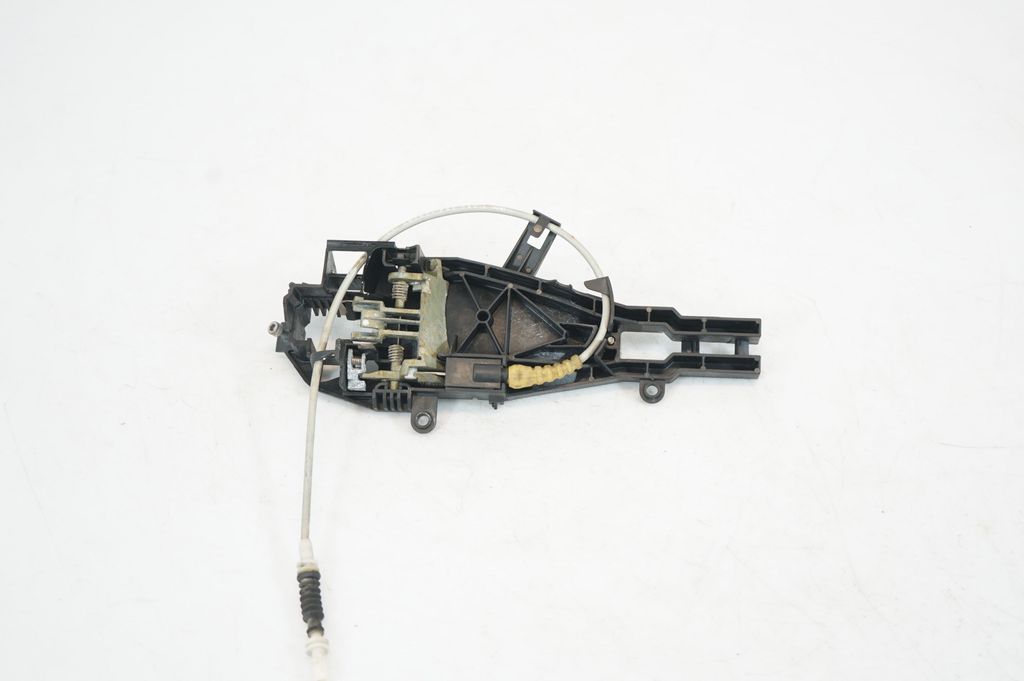 Rear door exterior handle/bracket (5)