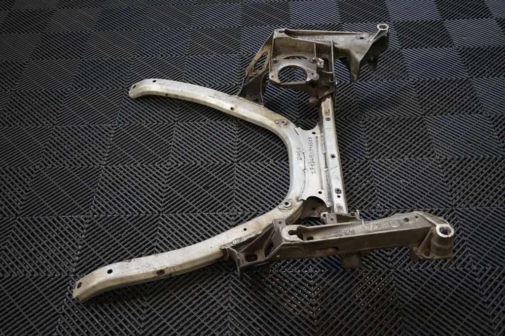 Front subframe (10)