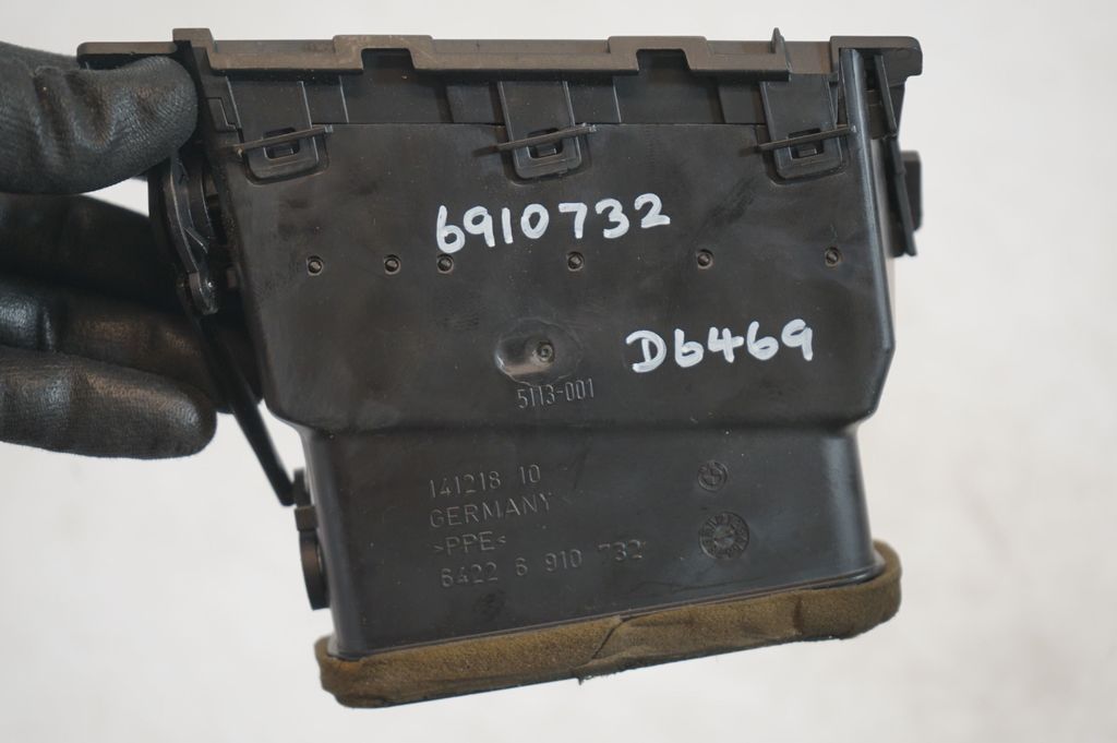 Dashboard side air vent grill/cover trim (8)