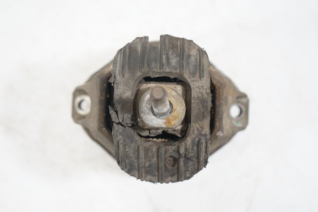 Engine mount bracket (7)