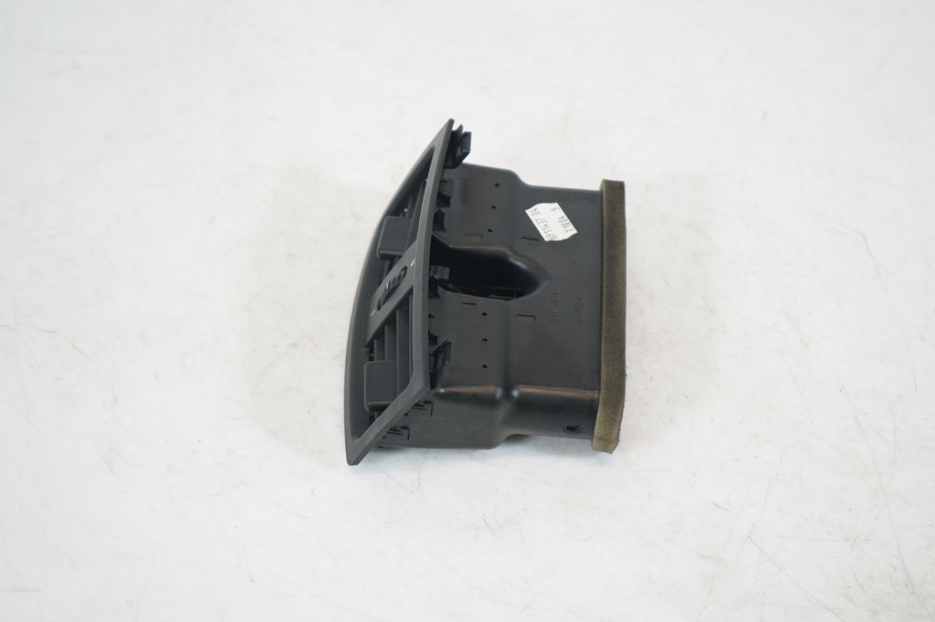 Rear air vent grill (2)