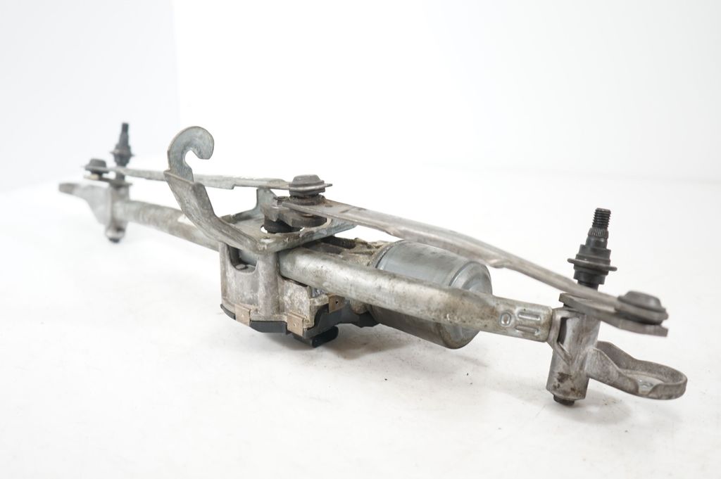 Front wiper linkage and motor (6)