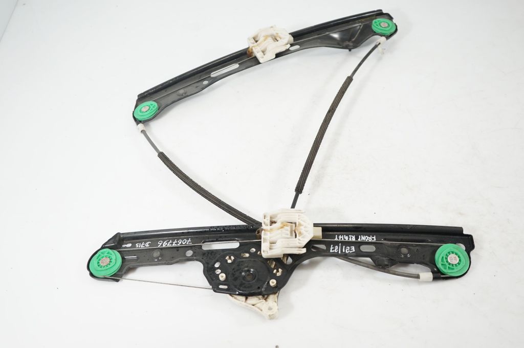 Front door window regulator with motor (3)