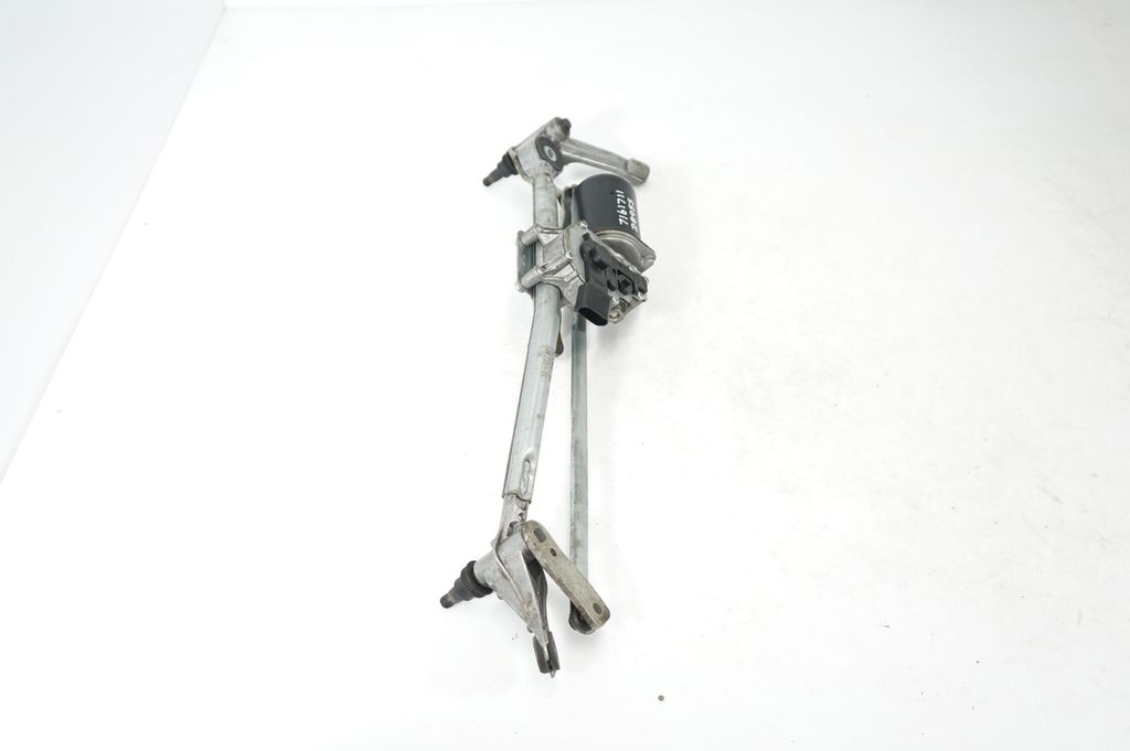 Front wiper linkage and motor (4)