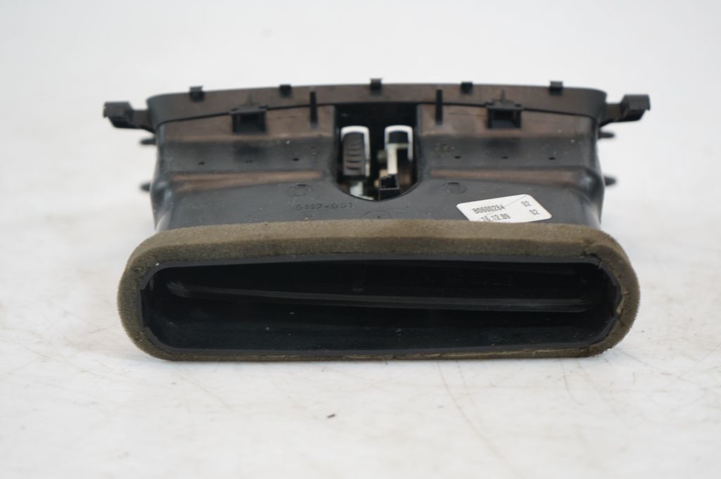 Rear air vent grill (7)