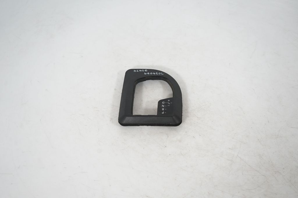Gear shifter surround trim plastic (3)