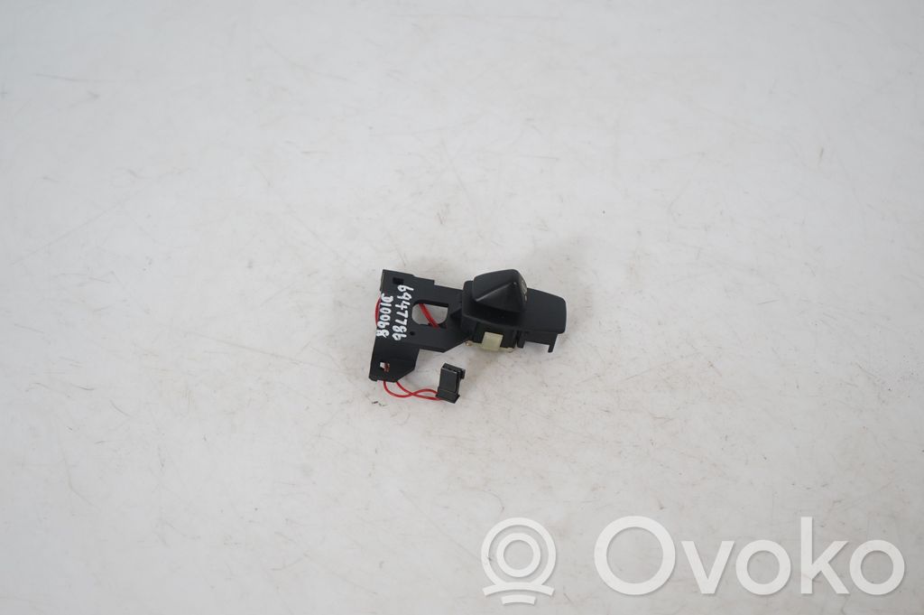Steering wheel adjustment switch (2)