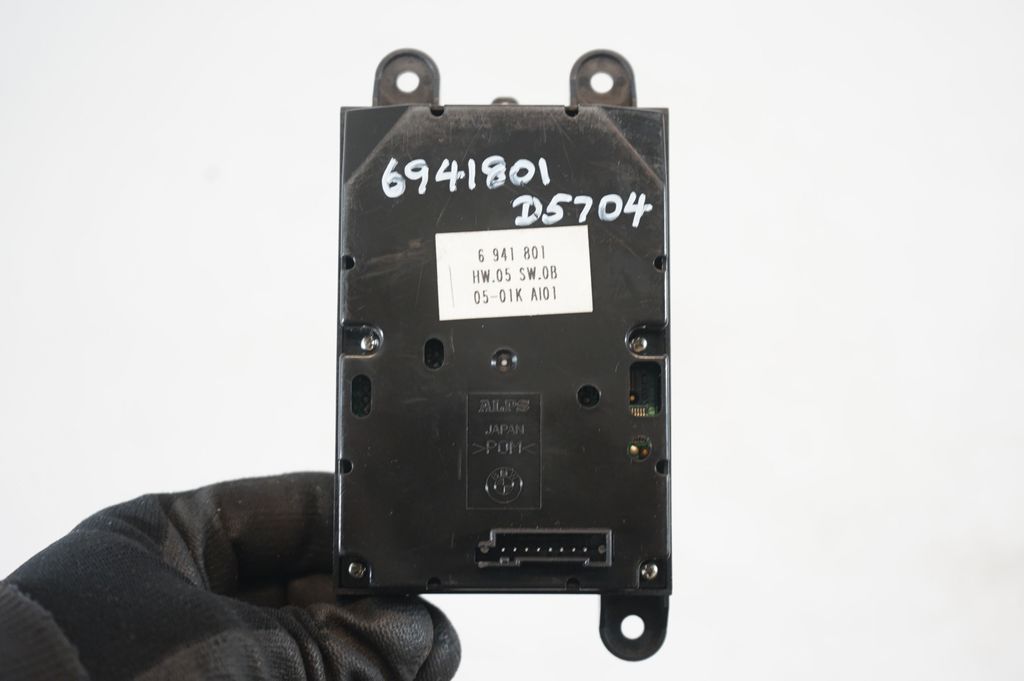 Multifunctional control switch/knob (8)