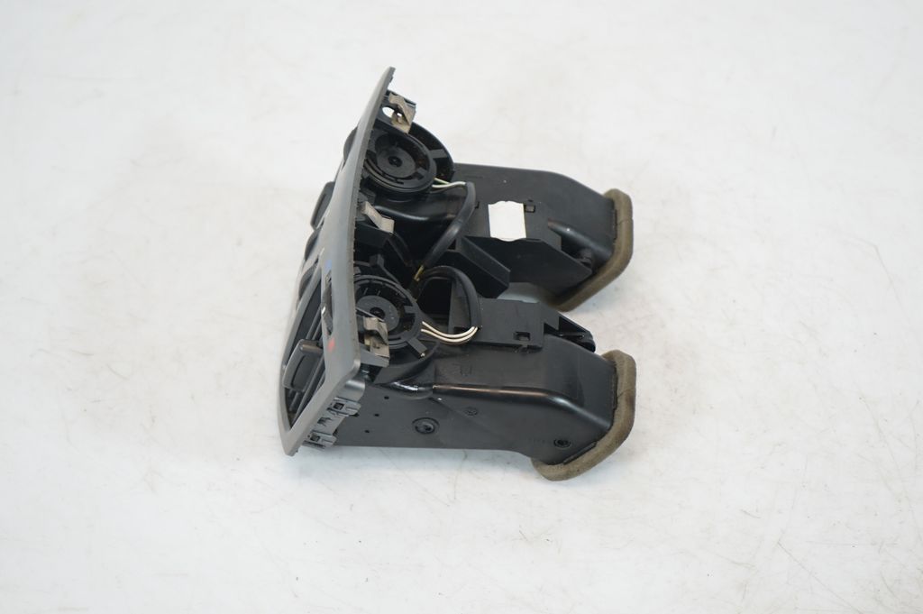 Rear air vent grill (2)