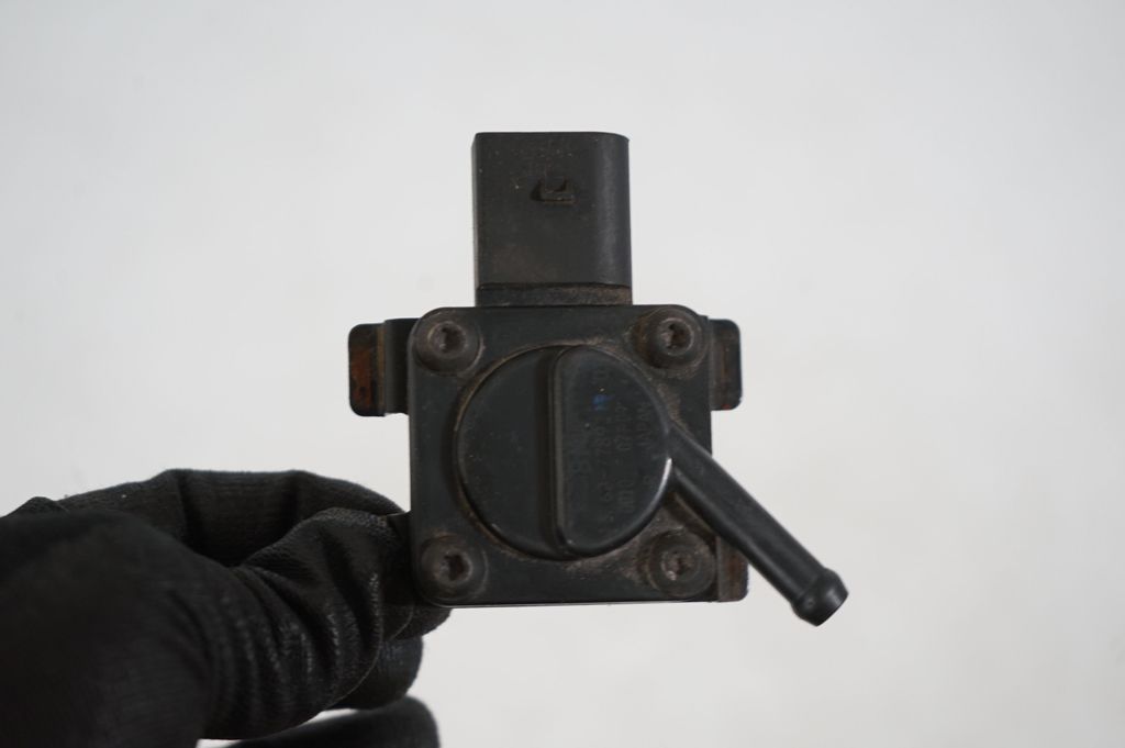 Exhaust gas pressure sensor (5)