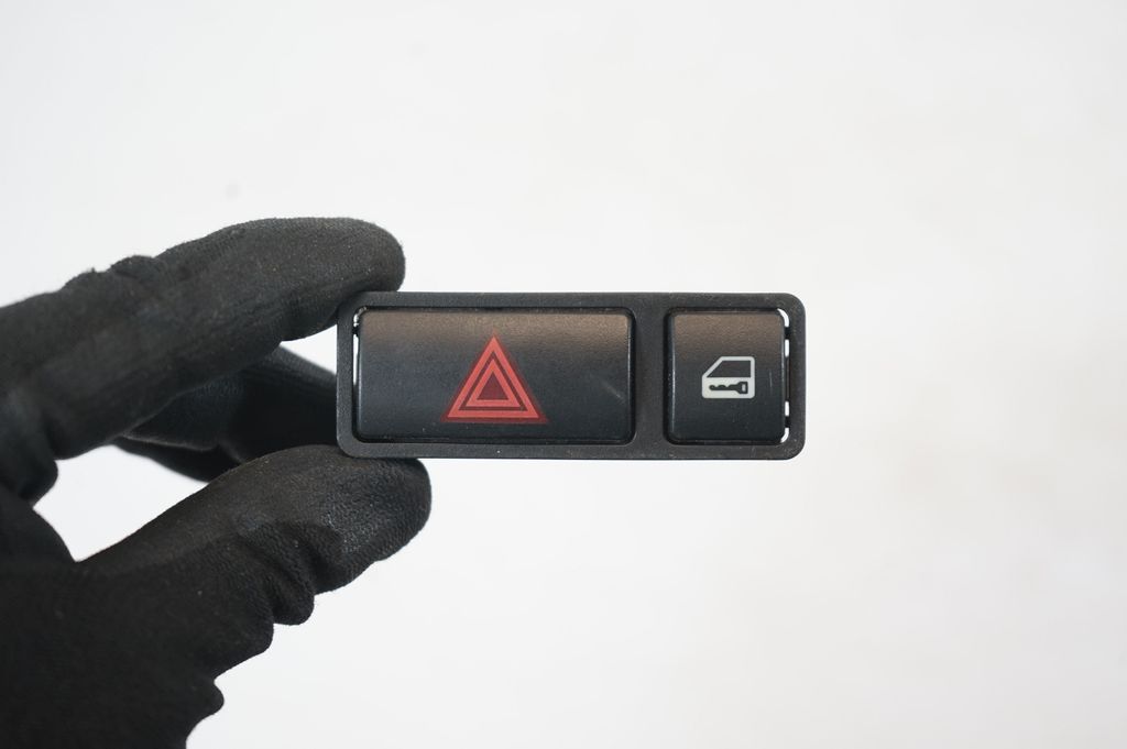 Hazard light switch (6)