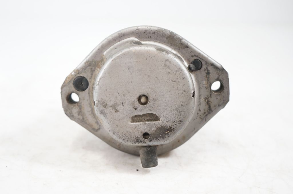 Engine mount bracket (6)