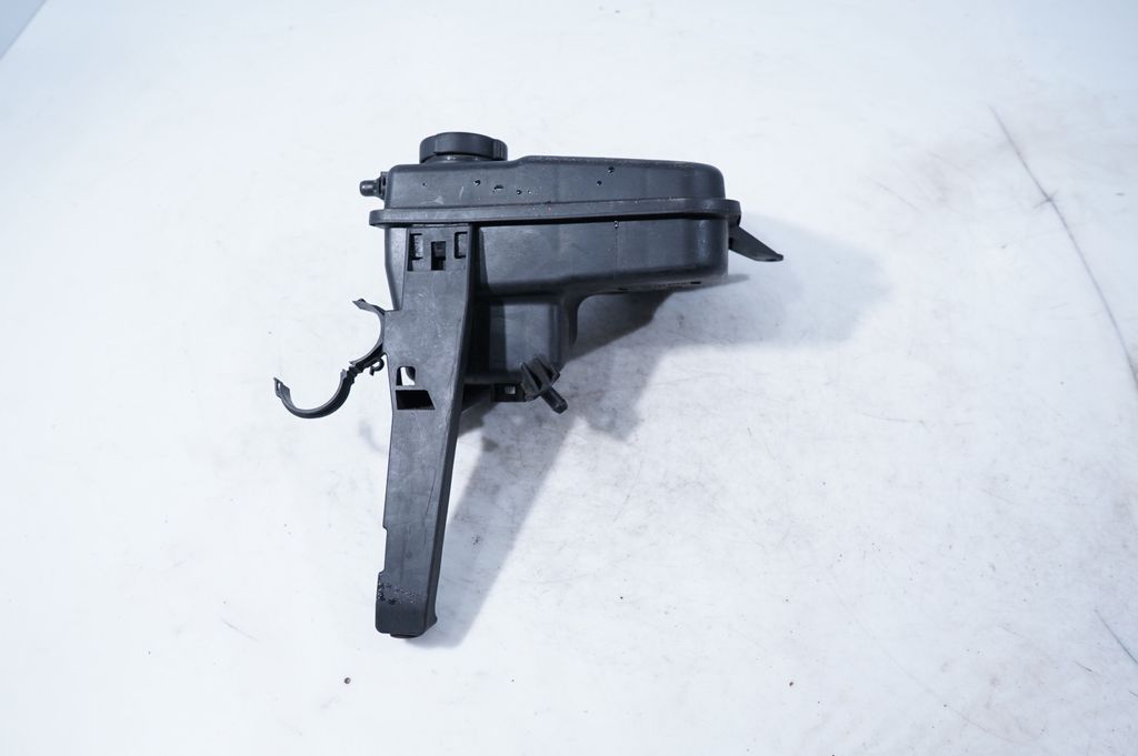 Coolant expansion tank/reservoir (6)