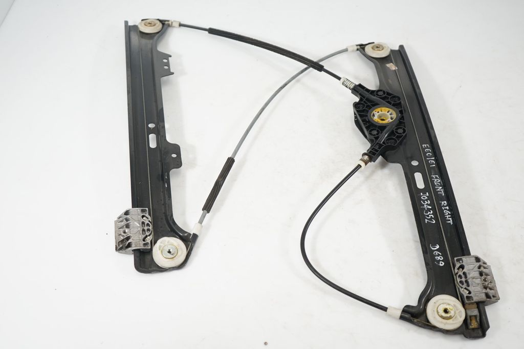 Front door window regulator with motor (2)