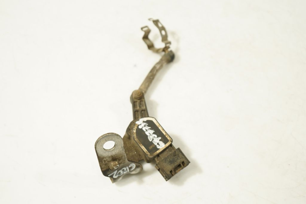 Accelerator throttle pedal (7)