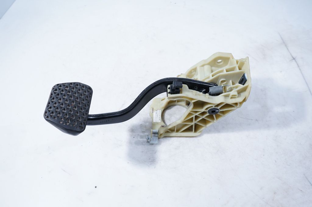 Brake pedal (5)