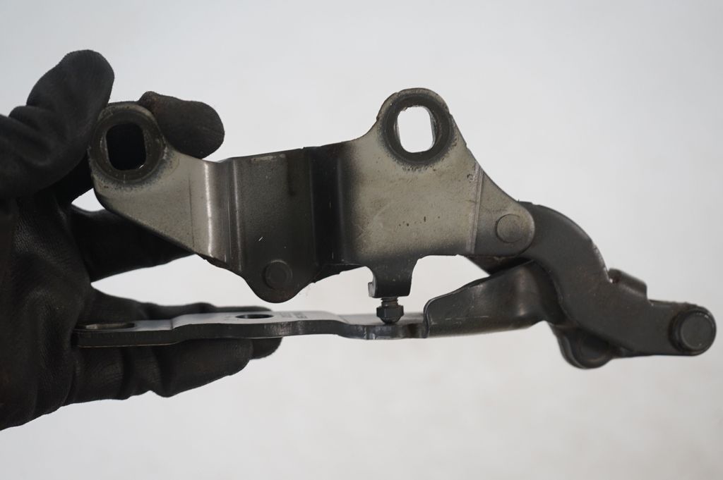 Engine bonnet/hood hinges (6)