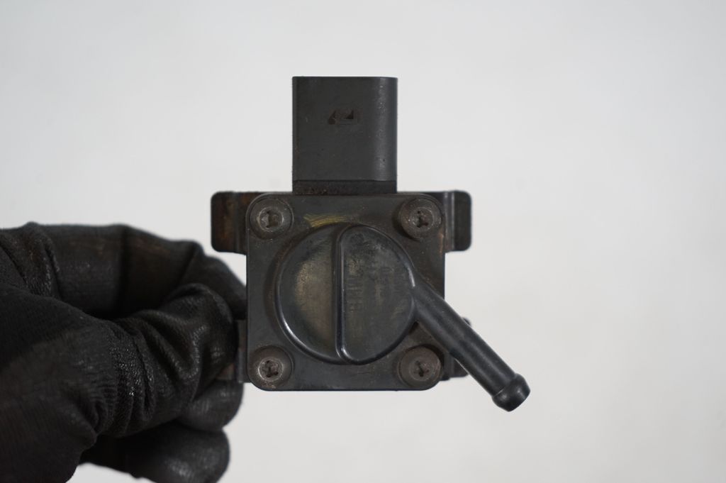 Exhaust gas pressure sensor (6)