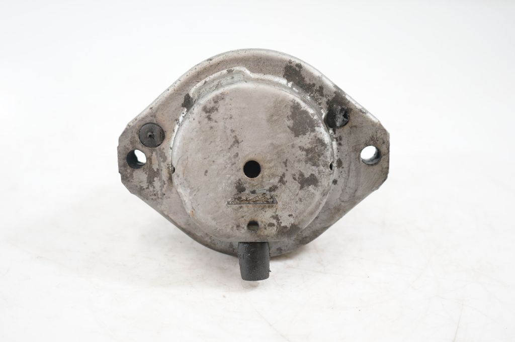 Engine mount bracket (6)