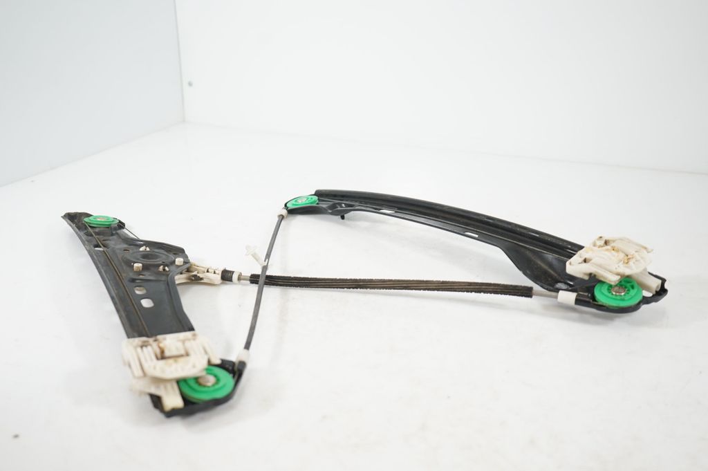 Front door window regulator with motor (6)