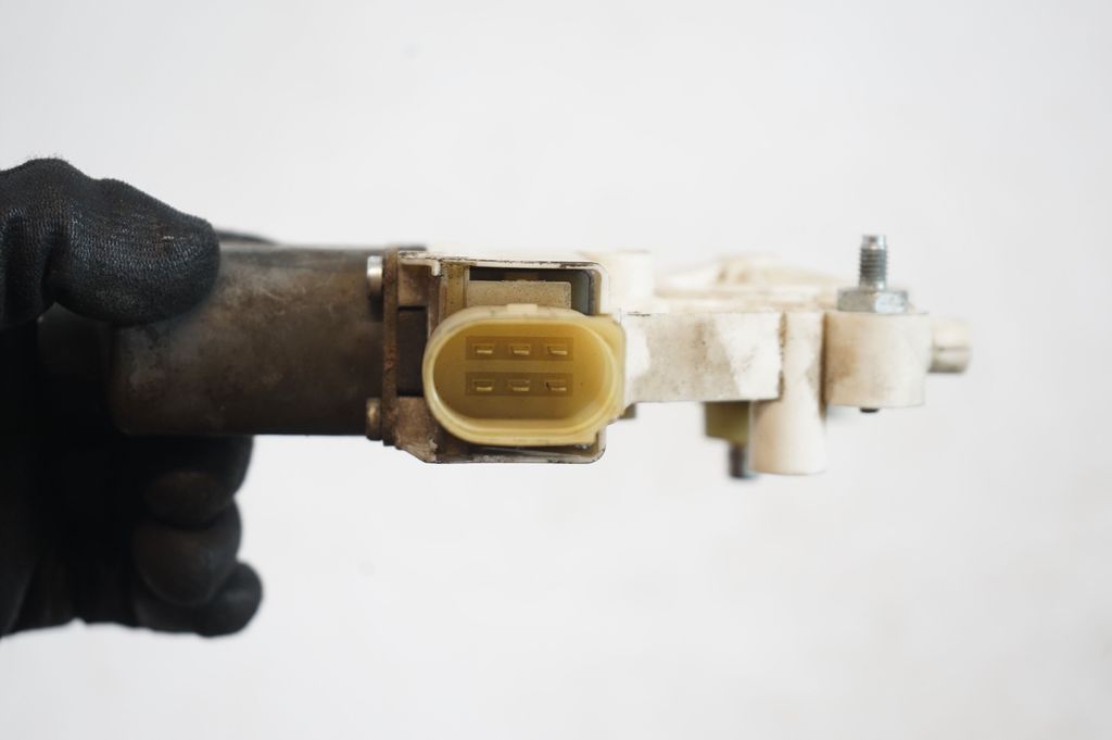 Front door window regulator with motor (6)