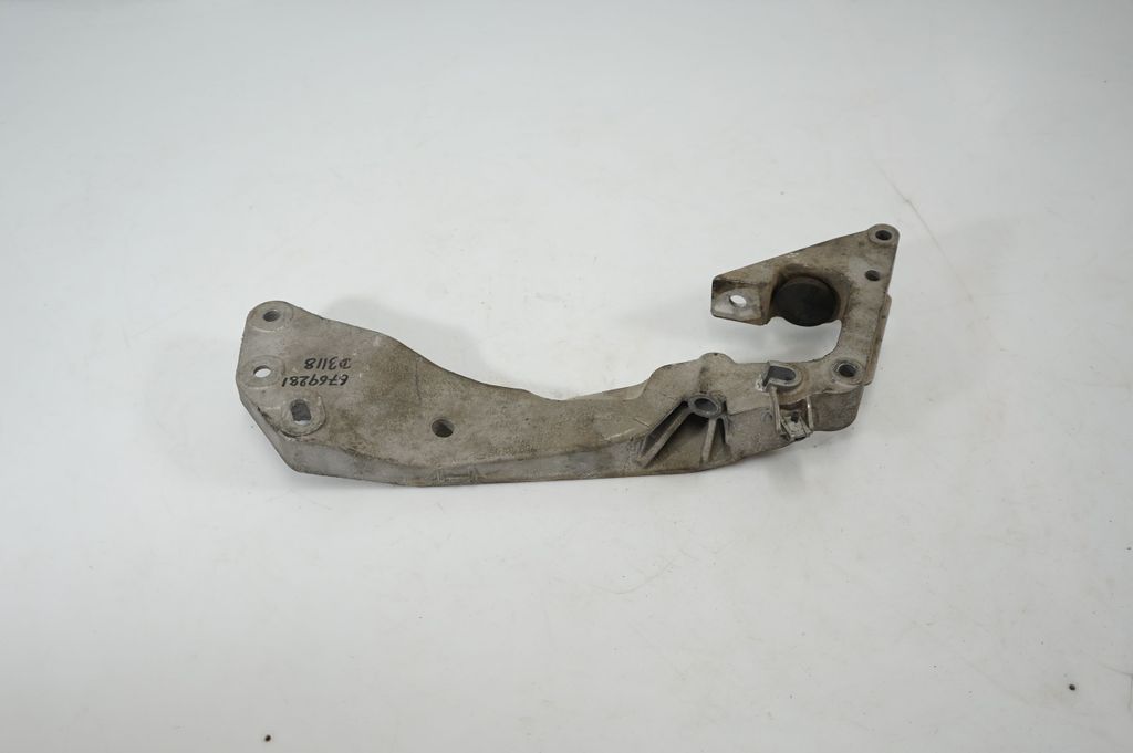 Gearbox mounting bracket (3)