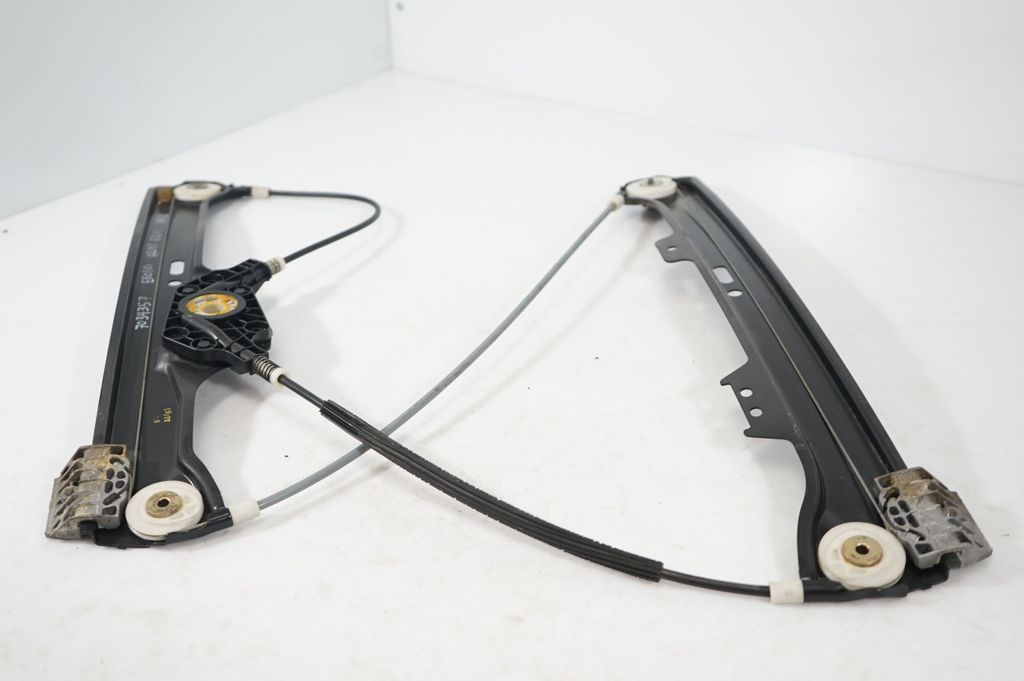 Front door window regulator with motor (7)