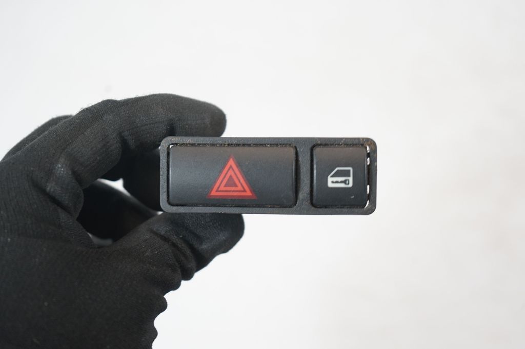 Hazard light switch (6)