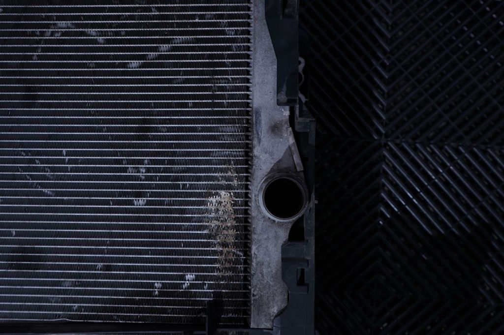 A/C cooling radiator (condenser) (7)