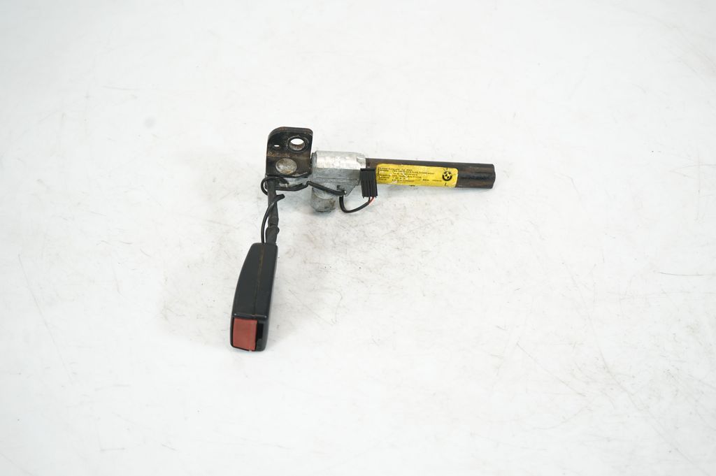 Rear seatbelt buckle (4)