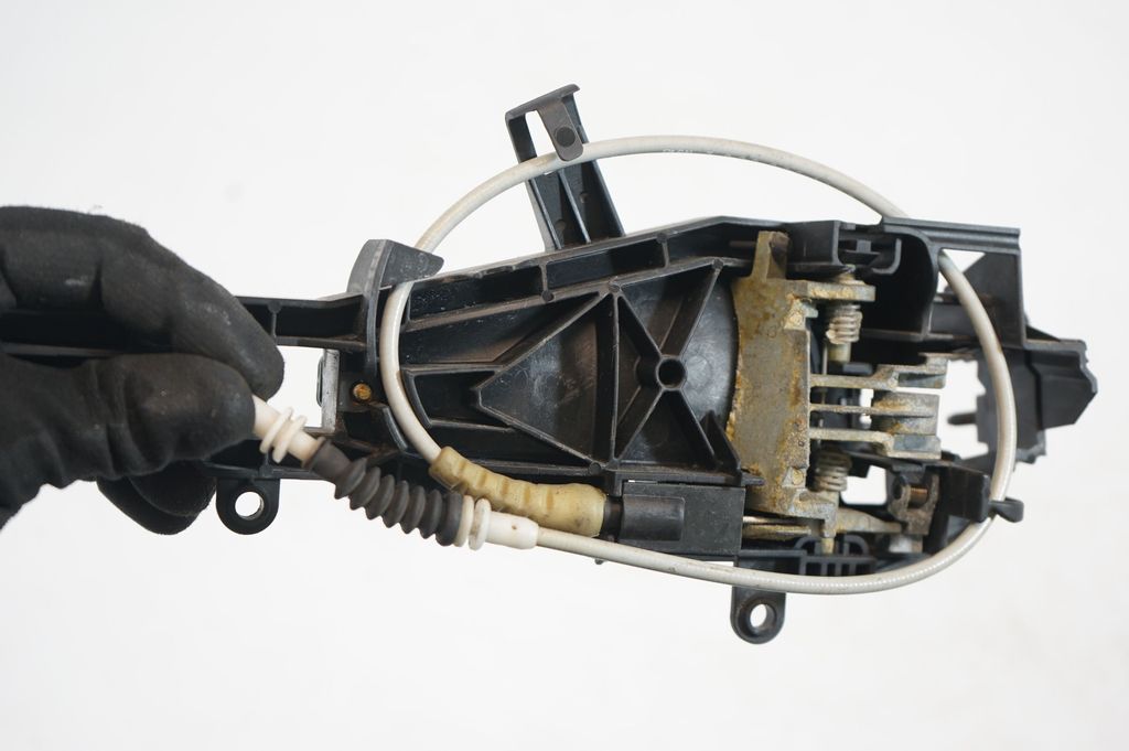 Rear door exterior handle/bracket (6)