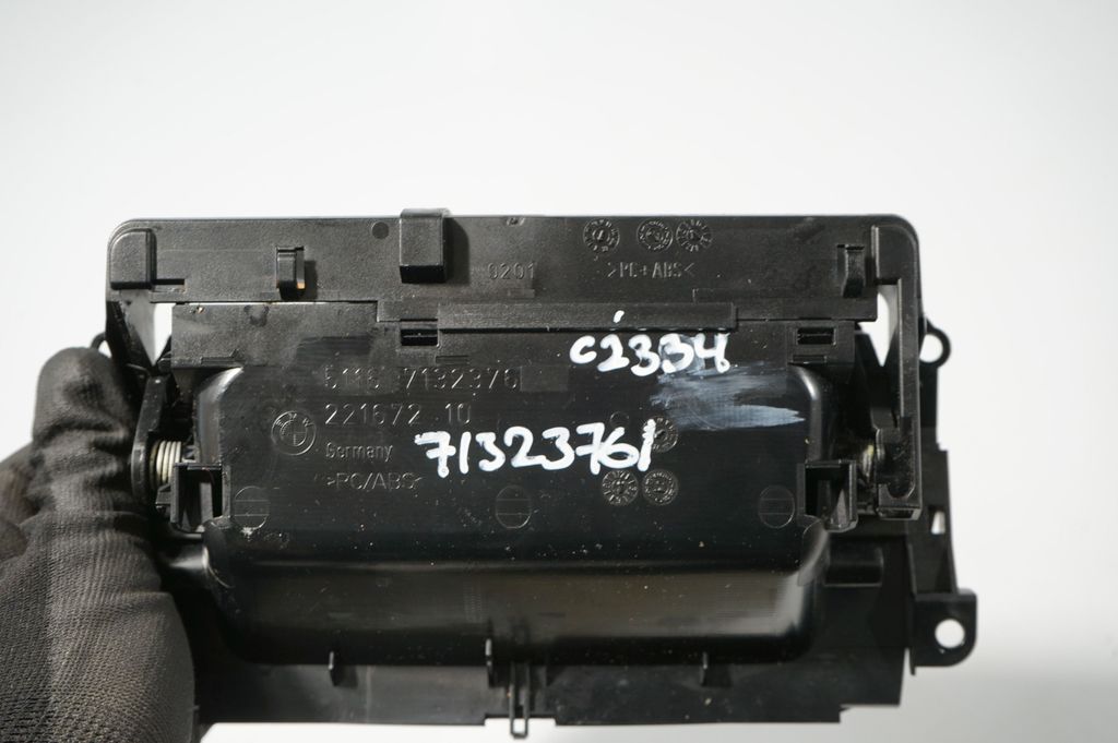 Dashboard glove box trim (9)