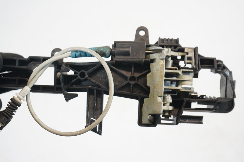 Rear door exterior handle/bracket (6)