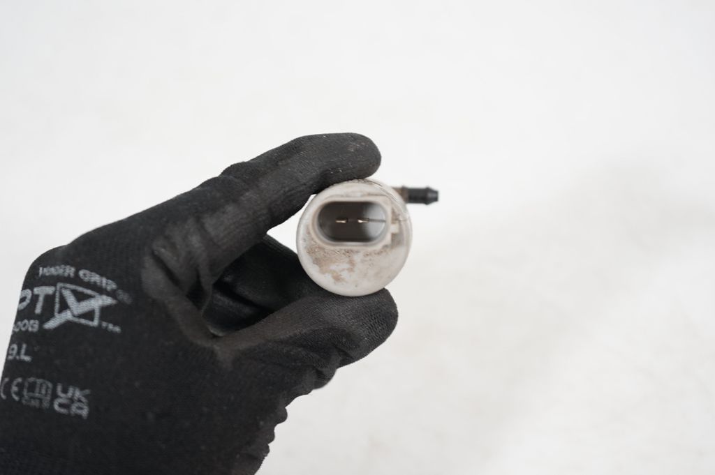 Windscreen/windshield washer pump (6)