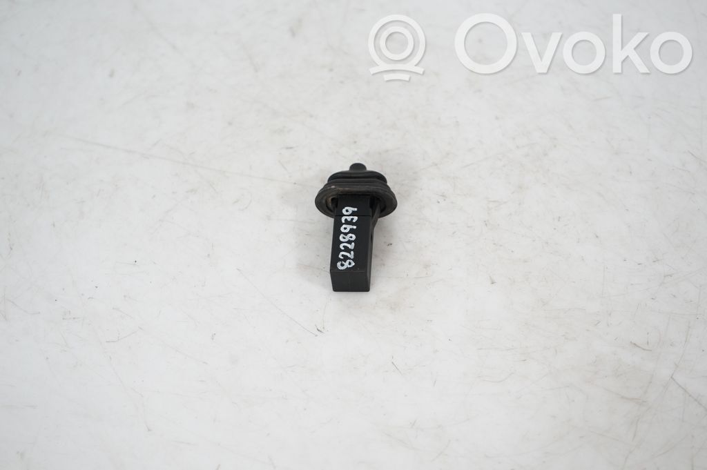 Fuel tank cap lock (4)