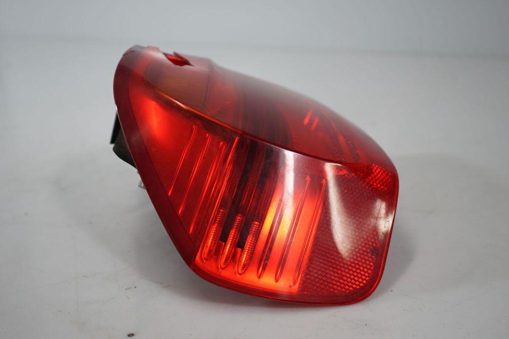 Rear/tail lights (8)