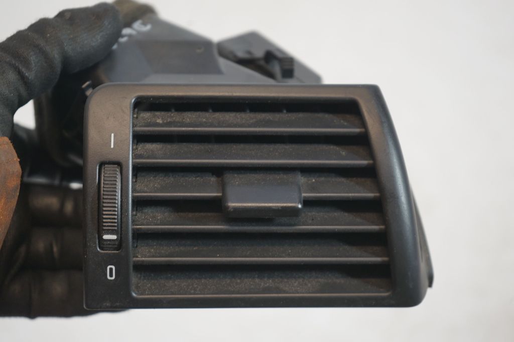 Dashboard side air vent grill/cover trim (7)