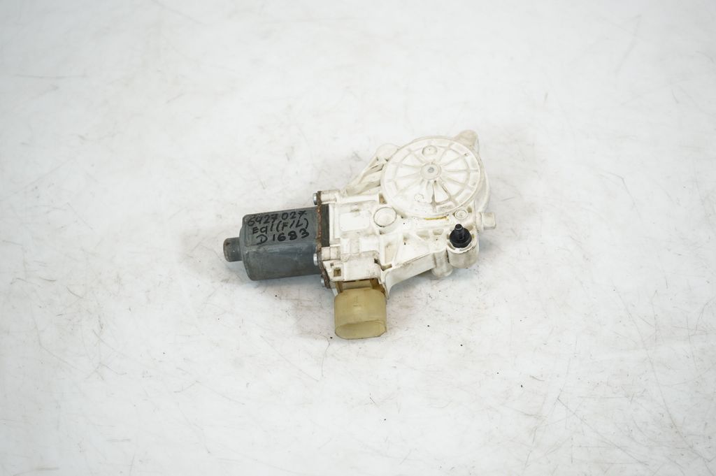 Front door window regulator with motor (5)