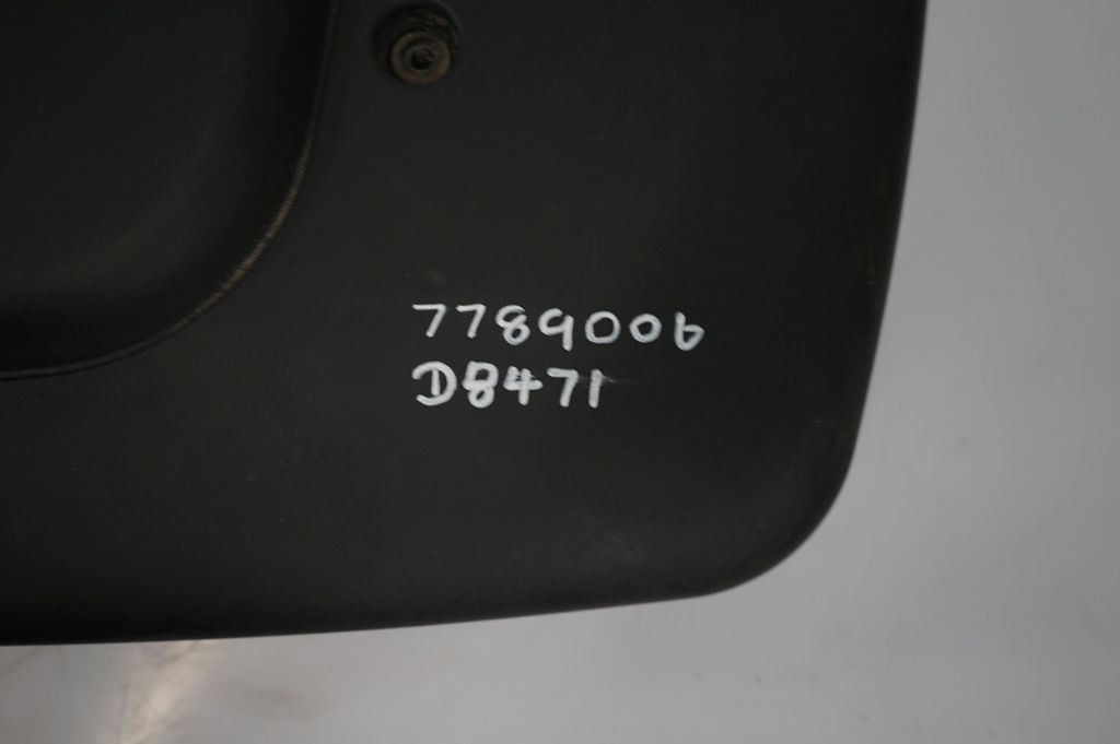 Engine cover (trim) (8)
