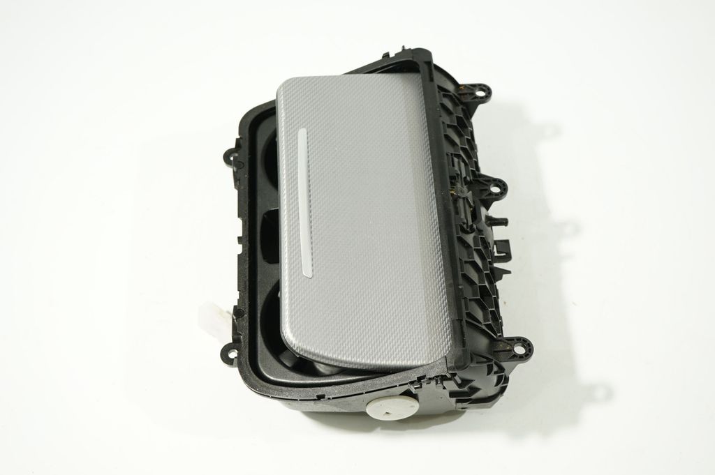 Cup holder front (2)