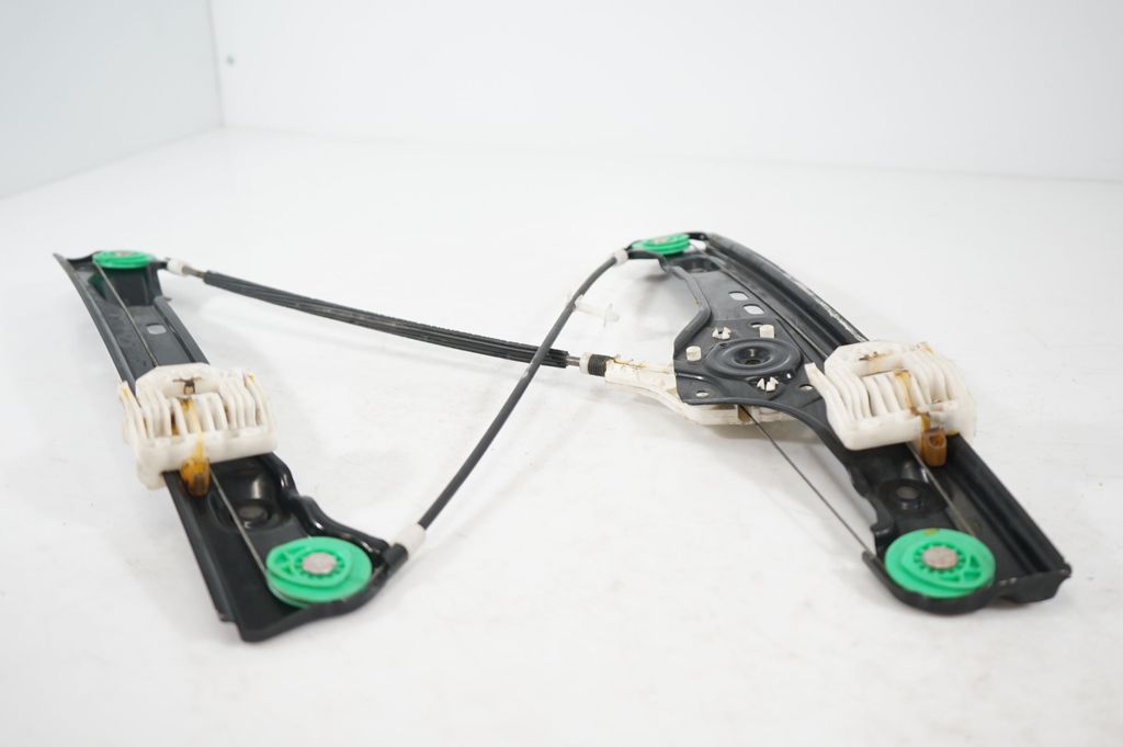 Front door window regulator with motor (6)