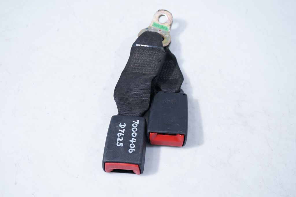 Rear seatbelt buckle (4)